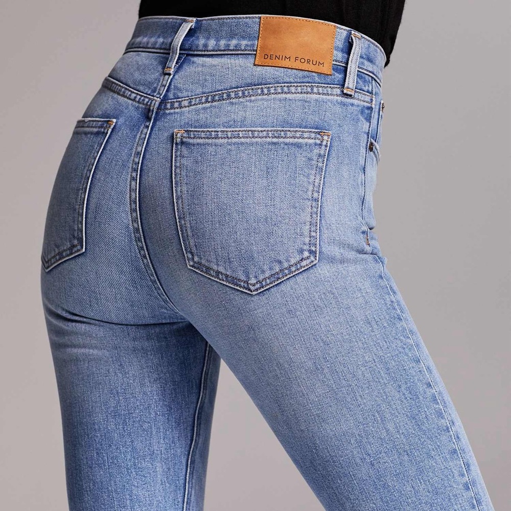 Denim Forum Aritzia 'The Yoko High Rise' Slim
High-waisted Denim Jeans Size (27) - Picture 15 of 15